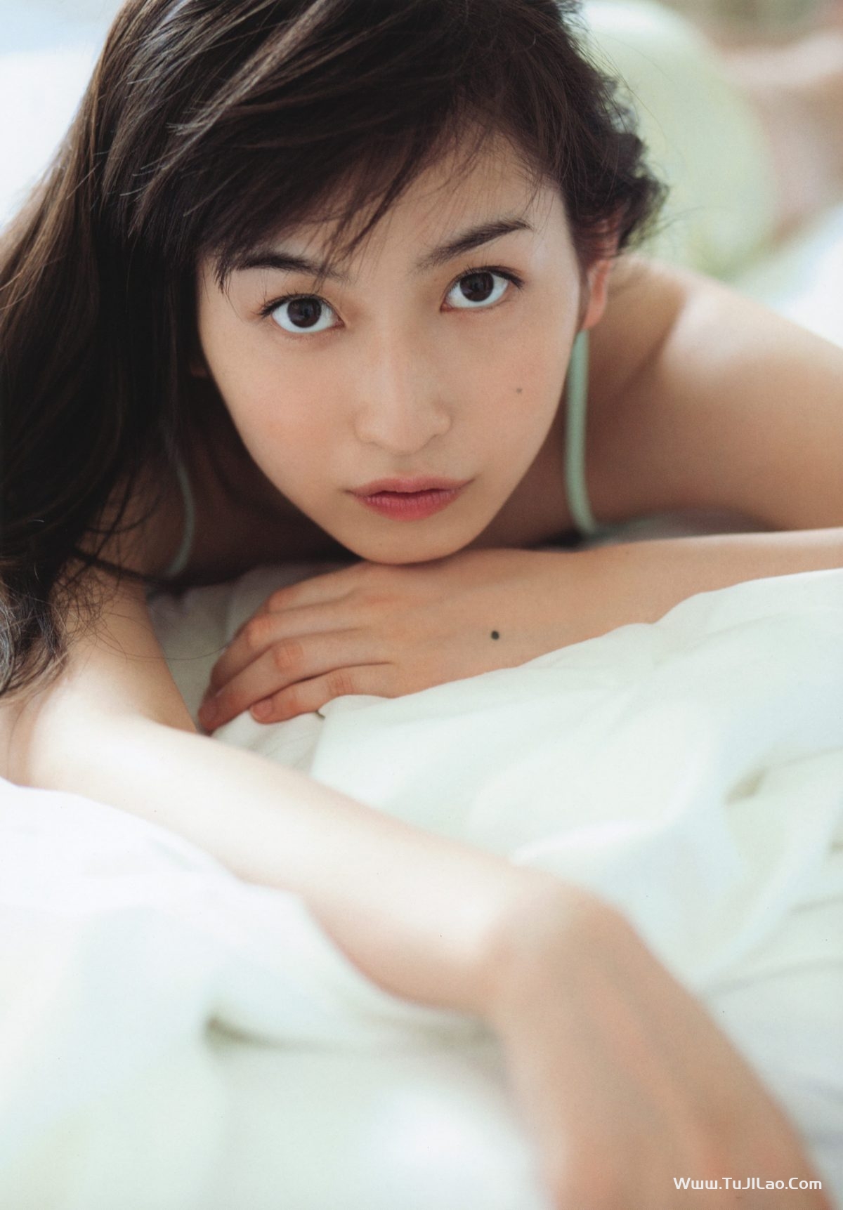 Akari Uemura 植村あかり 写真集 AKARI 0066 5575554510.jpg