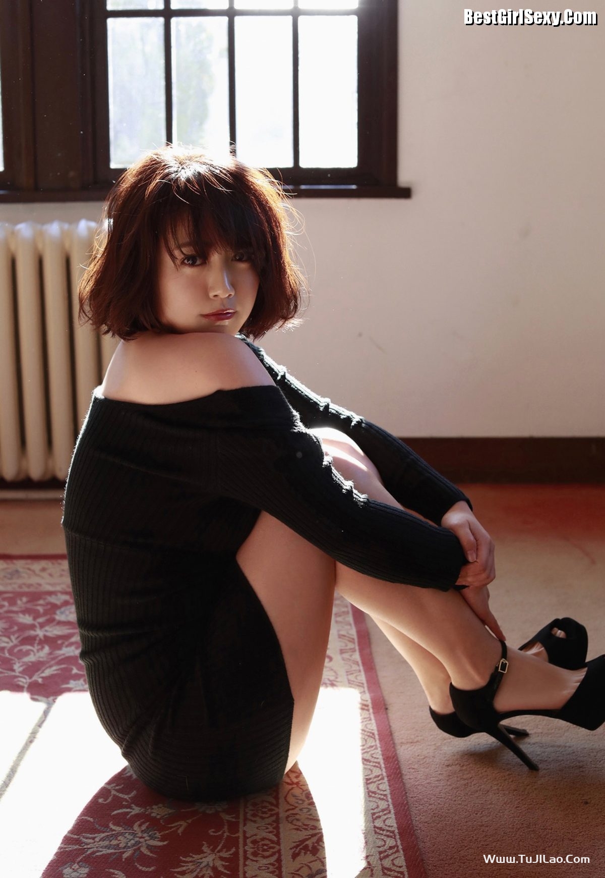 FRIDAY Sayaka Isoyama 磯山さやか – I Want To Hug You