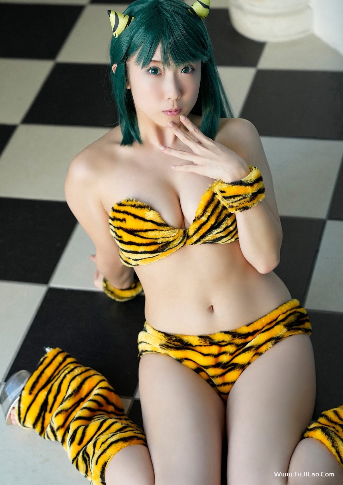 Gravure Photo Book Momo Taiga 大河もも – Tigar Peach Spisan