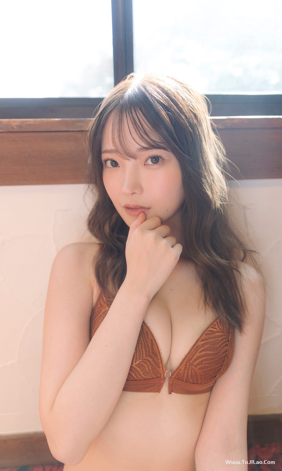 Himeka Araya 新谷姫加 写真集 1泊2日火照るホテル