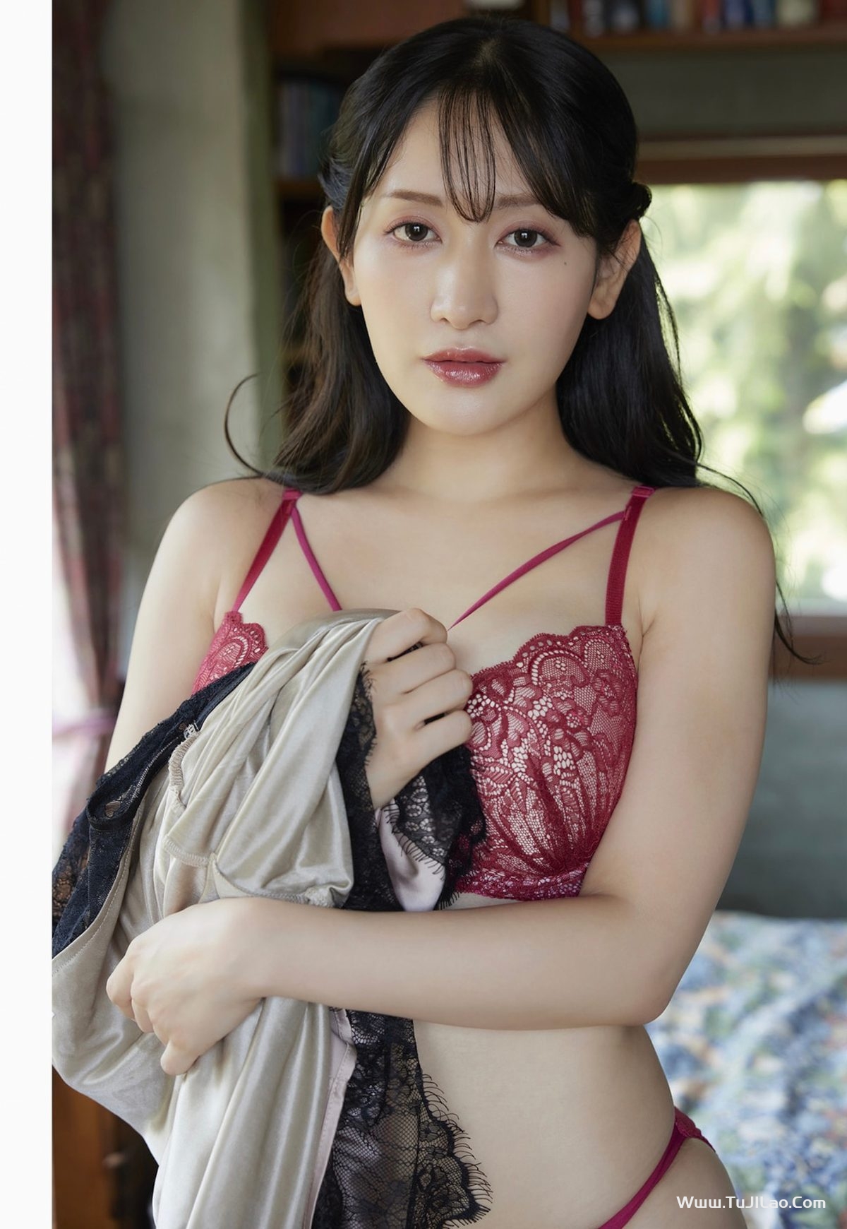 Hitomi Takamine 高嶺ひとみ HITOMI B 0002 5200526740.jpg