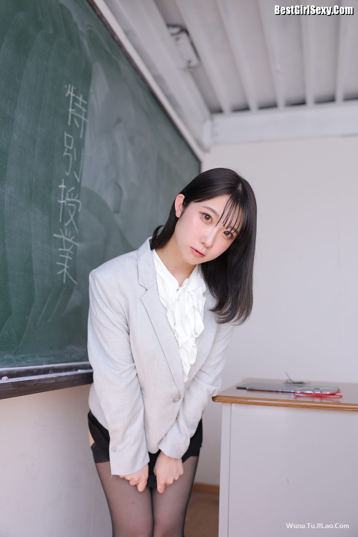 Momo Ogawa 大河もも – Only I Know What Would Happen If Momo-chan Became A Teacher A