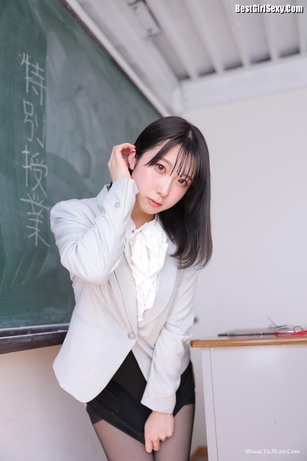 Momo Ogawa 大河もも – Only I Know What Would Happen If Momo-chan Became A Teacher A