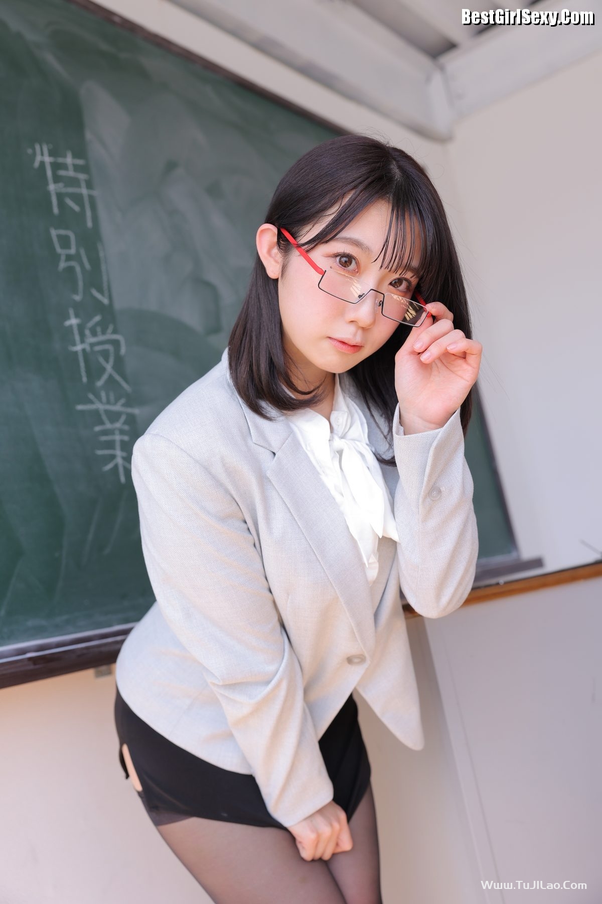 Momo Ogawa 大河もも – Only I Know What Would Happen If Momo-chan Became A Teacher A