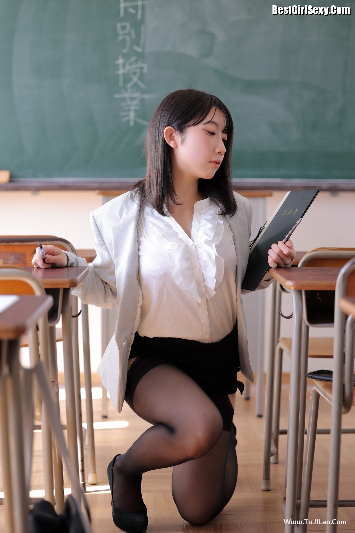 Momo Ogawa 大河もも – Only I Know What Would Happen If Momo-chan Became A Teacher A