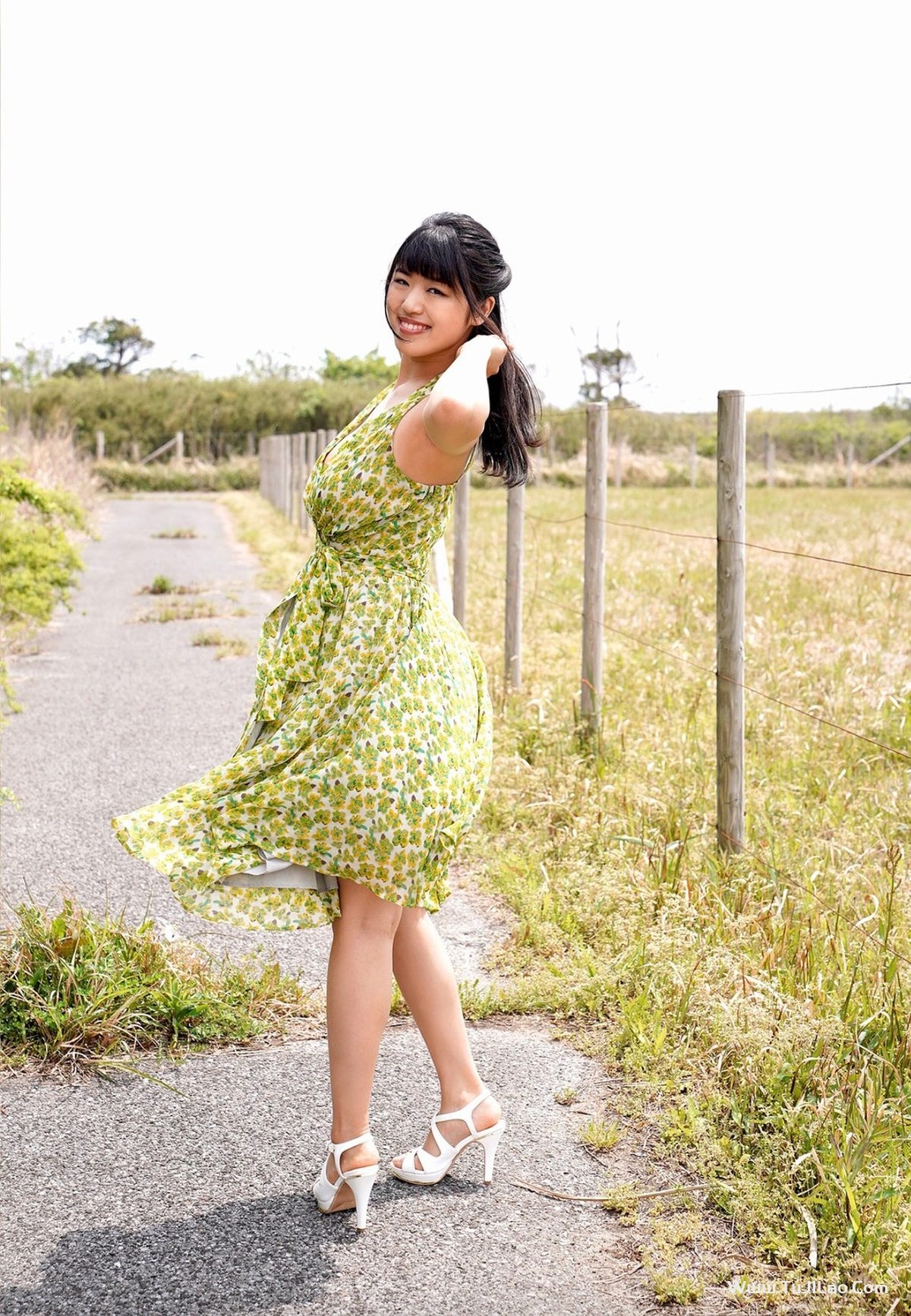 Momoka Yotsuba 四葉杏果 写真集 Secret Lover B