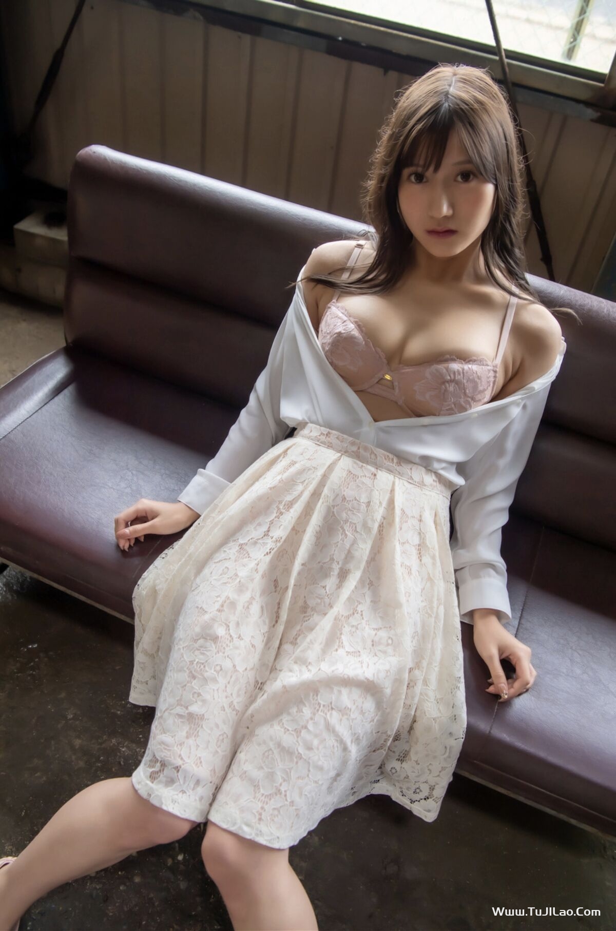 Official Gravure Photobook Reira Fujii 藤井レイラ – Reira