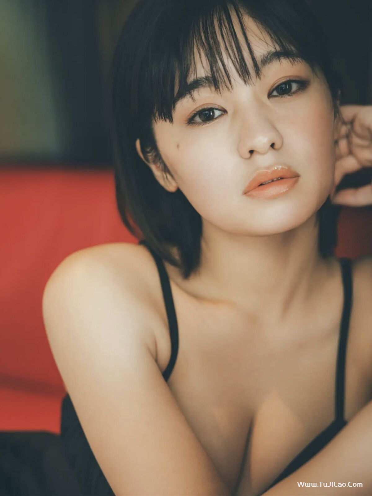 Photobook Kiryu Sakura 吉柳咲良 – さくらの季節 Friday Gold