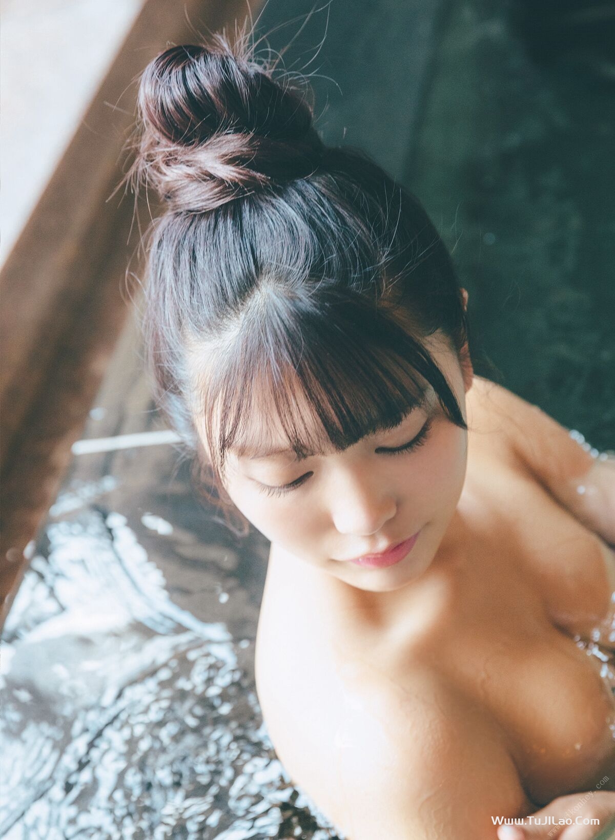 Photobook Reona Matsushita 松下玲緒菜 – 2nd 写真集 in the seasons Part1