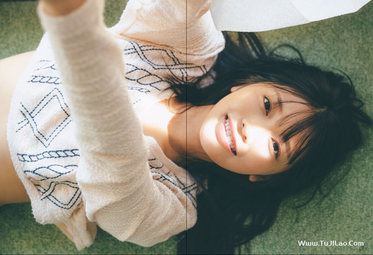 Photobook Reona Matsushita 松下玲緒菜 – 2nd 写真集 in the seasons Part1