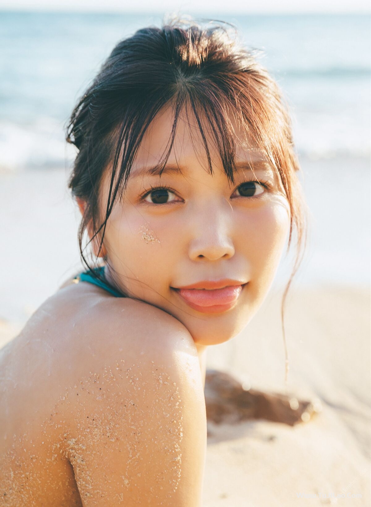 Photobook Reona Matsushita 松下玲緒菜 – 2nd 写真集 in the seasons Part2